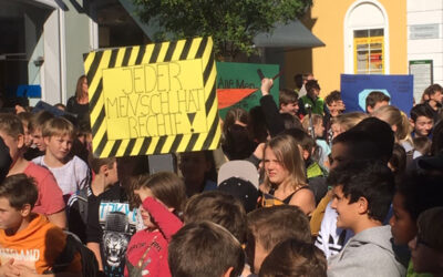 Schüler*innen verwirklichen künstlerisch-literarisches Projekt zu Menschenrechten